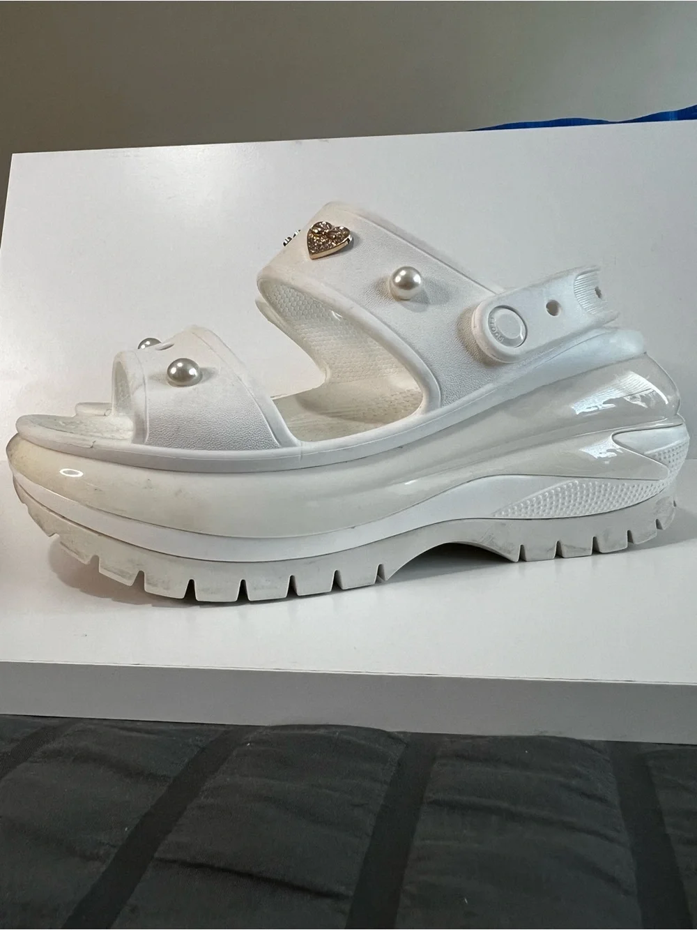 Crocs Mega Crush Platform Sandals White Pearl Flower Charm Chunky Comfort Slides